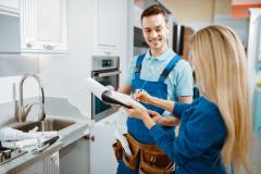 male-plumber-and-female-customer-in-the-kitchen