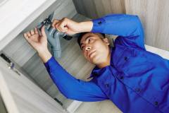 plumber-installing-new-pipes