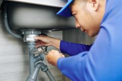 plumber-repairing-a-leaky-drain